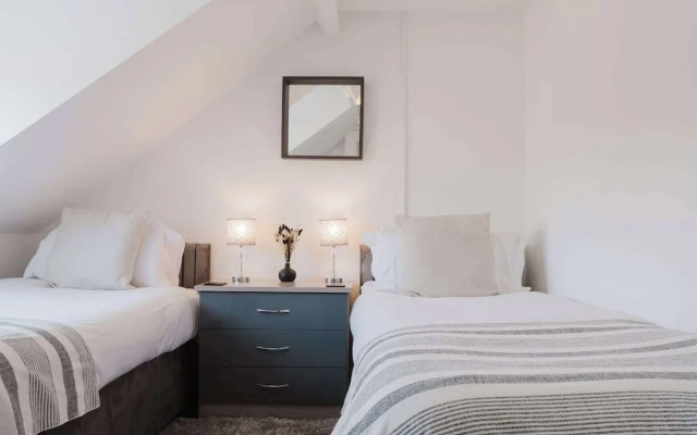Cotswold Charm Apartment in Cirencester