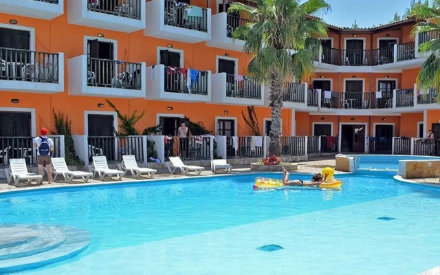 Dimis Studios And Apartments
