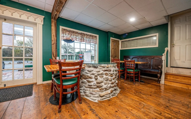 Wayside Inn