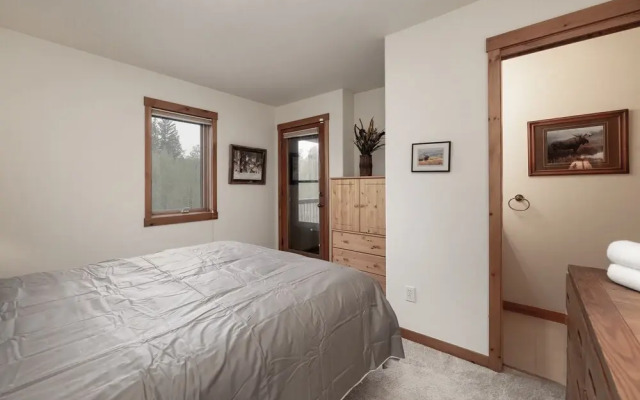 Silversnow 476 3 Bedroom Townhouse by RedAwning