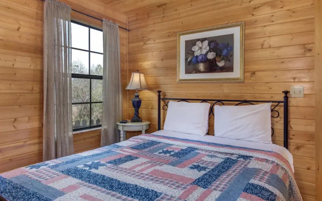 Woodland Wonder w/ Hot Tub and Pool Table!