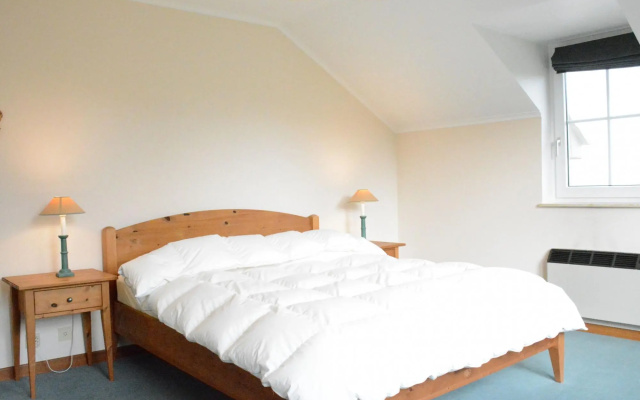 Spacious Villa Near Lesse