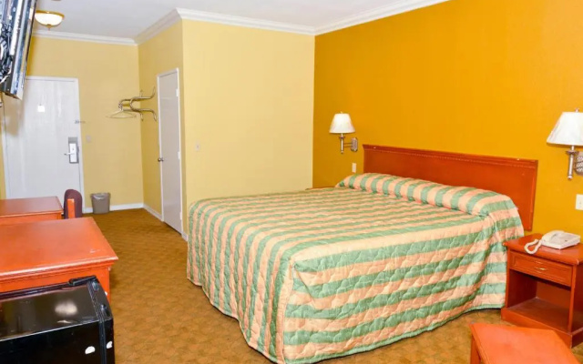 Bellflower Travel Inn
