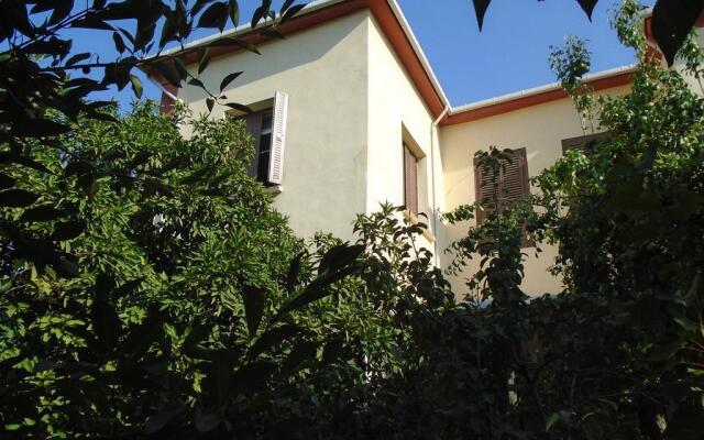 Lotus Garden Hostel Турция, Измир - отзывы, цены и фото номеров - забронировать отель Lotus Garden Hostel онлайн вид на фасад
