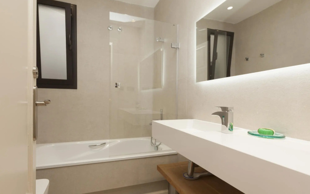 SAGRADA FAMILIA   Sagrada Familia Luxury Flat for 6