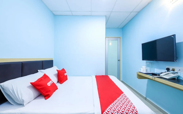 Hotel 22 Northport by OYO Rooms