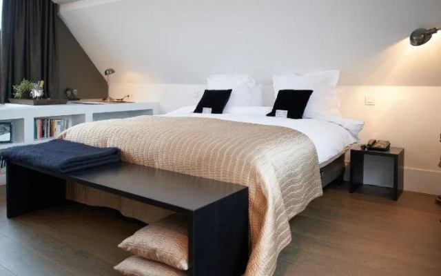 B&B Belrose Luxury