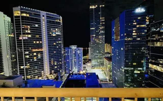 Suites R Us Brickell Bay Dr
