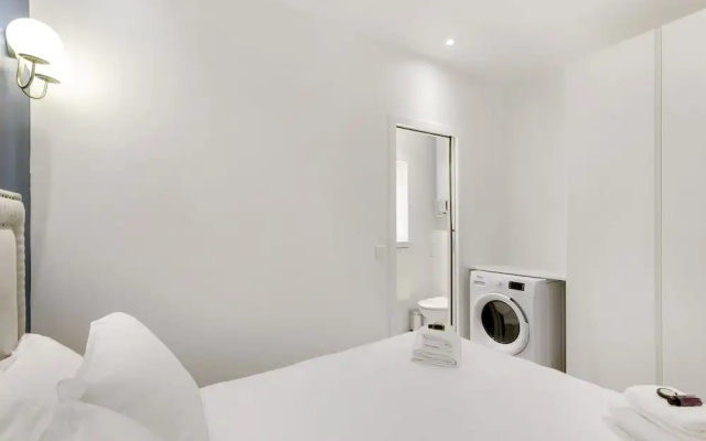 Pick A Flat's Passage Cardinet apartment