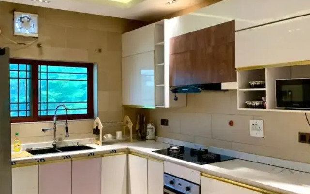 Sujimoto Residences - The AVEs