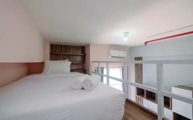Minimalist and Comfy Studio Dave Apartment By Travelio
