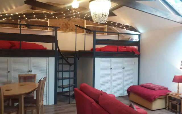 House - Sleeps 2, pet Friendly & Free Parking