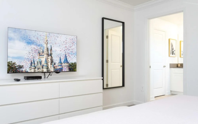 Chic Modern Marvel-spacious Themed Bedrooms Private Pool