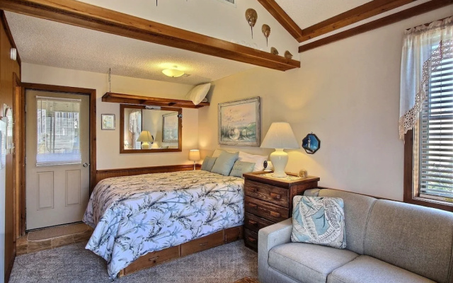21 Sandcastle Studio Bedroom Condo by RedAwning