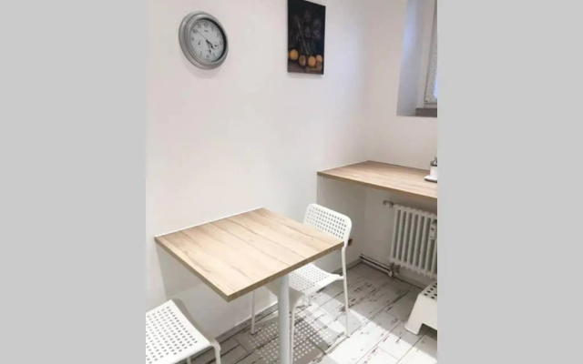 Gemütliche sanierte 1 Zimmer Wohnung mit privatem Parkplatz im Zentrum