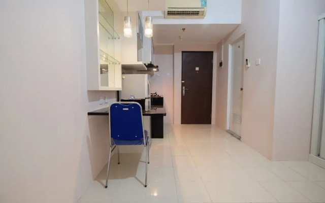 Minimalist Studio Room at Sunter Park View Apartment