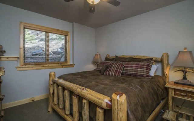 Garlands' Alpine Lodge Luxury Vacation At Windcliff 3 Bedroom Home by RedAwning