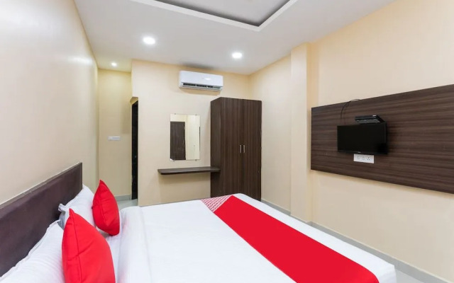 OYO 28247 Hotel SMR Palace