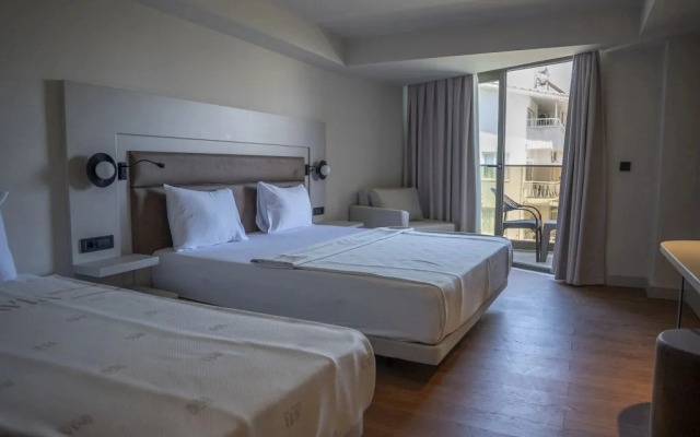 Avia Resort & Spa