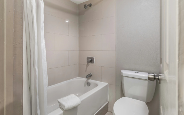 Red Roof Inn North Dallas - Park Central
