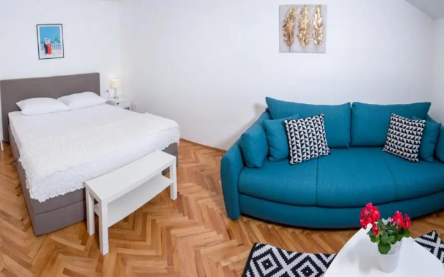 Apartment Seven