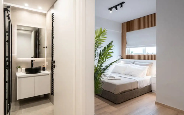 Luxury Apartment near Floisvos Marina