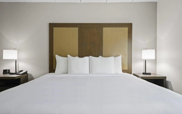 La Quinta Inn & Suites by Wyndham Sturbridge