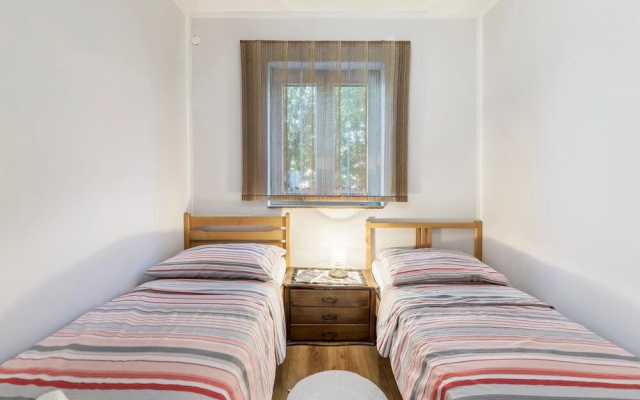 Nice Apartment in Pula With Wifi and 2 Bedrooms