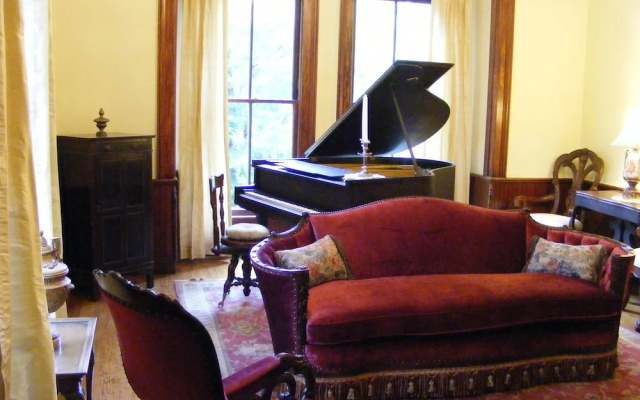 Adair Manor Bed& Breakfast