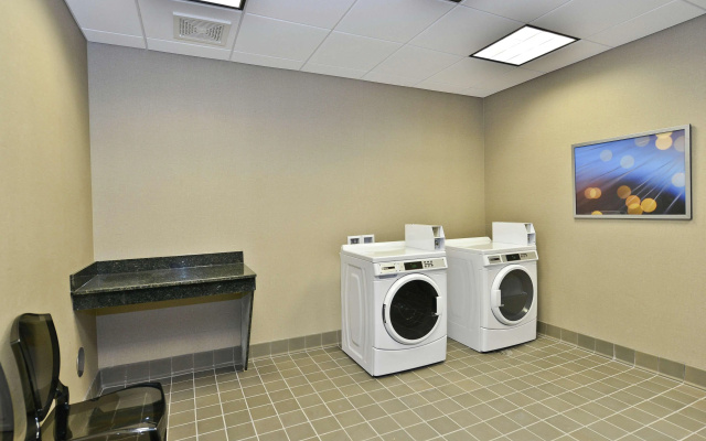 Hampton Inn & Suites Greensboro/Coliseum Area