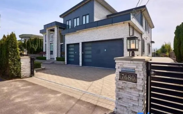 Luxury 2-Bed Suite /Private Bath/Near YVR/Free Parking