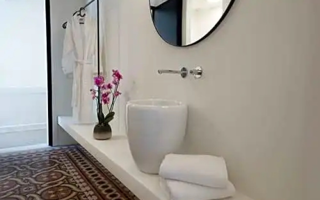 Plues 43 suites Athens / C