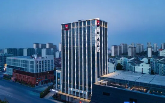 Radisson Red Yangzhou Slender West Lake