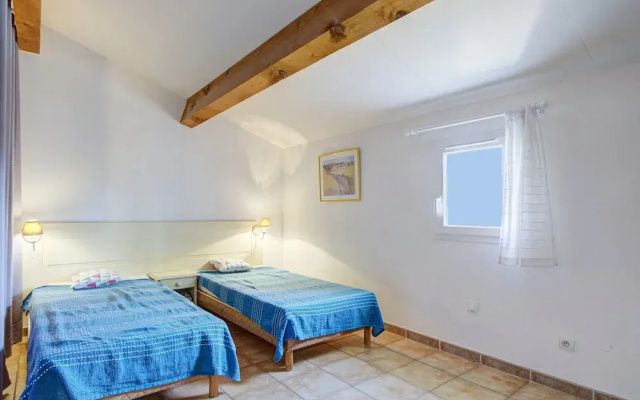 Quiet 6-guest Apartment in Homps