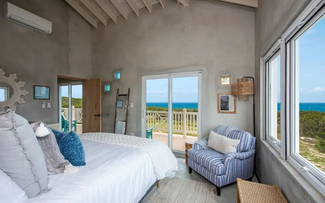 Paradise Cove: Oceanfront Haven With Infinity Pool