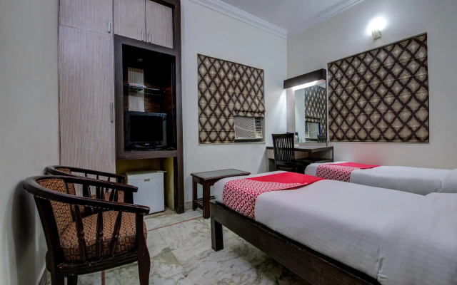 OYO 3512 Hotel Crystal Residency