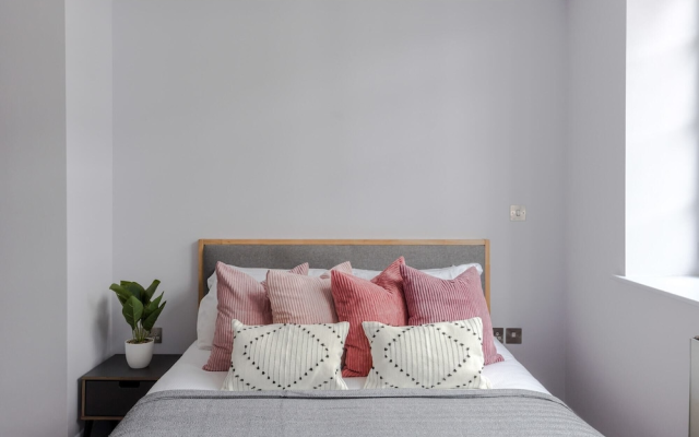 The Eyre Suite Two - Farringdon - by Frankie