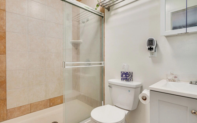 Melrose Hill Home Near Hospitals: Nurses Welcome!