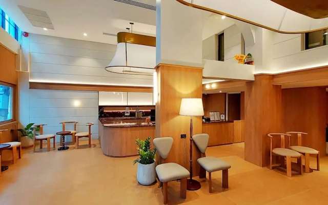 Marwin Monique Hotel