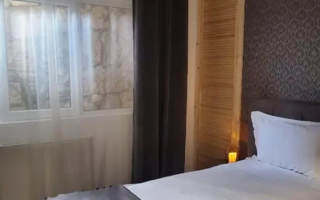 Hanu lu Mos Opinca