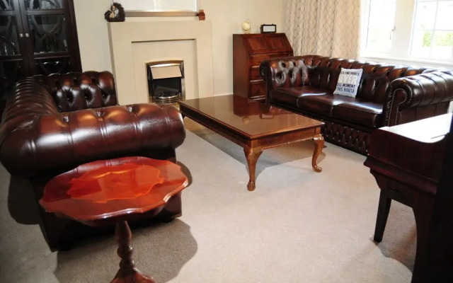 Pear Nook Treet - Exquisite Family Home