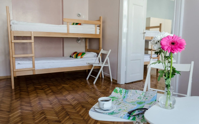 Roommates Hostel