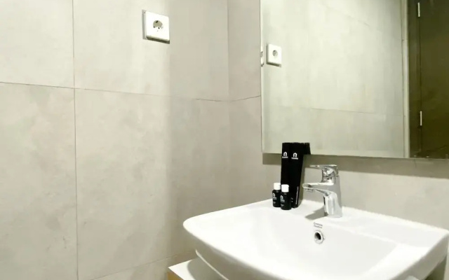 Homey And Warm Studio Room Pollux Chadstone Apartment