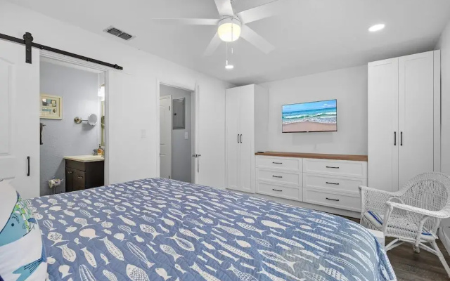 Colony Beach Club 237