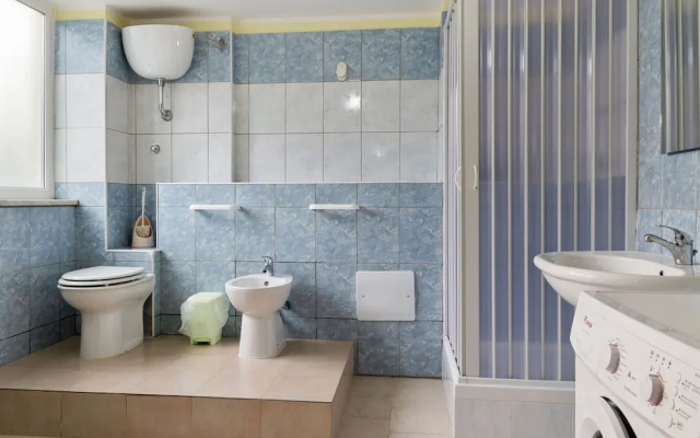 Pleasant Holiday Home in Mondragone With Garden
