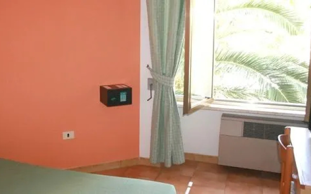 Hotel al 2000