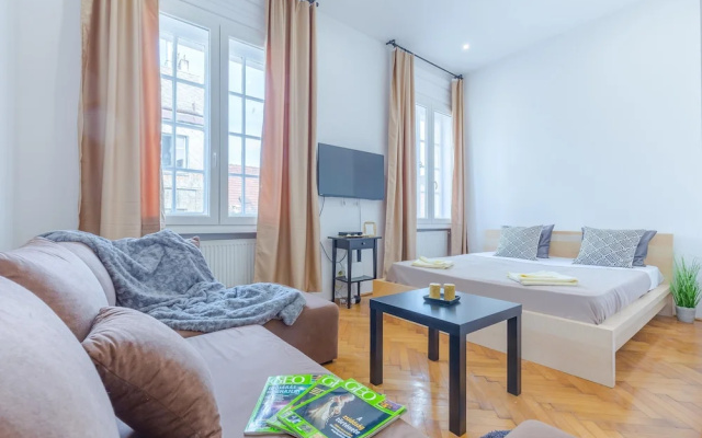Real Apartments Zoltan II