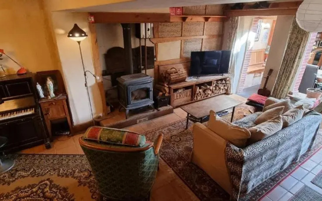 Eco renovation for 8 people near the beach