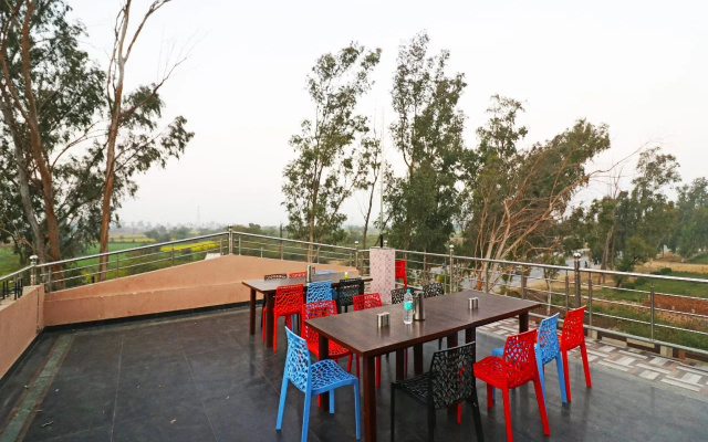 Tr Hotel By OYO Rooms