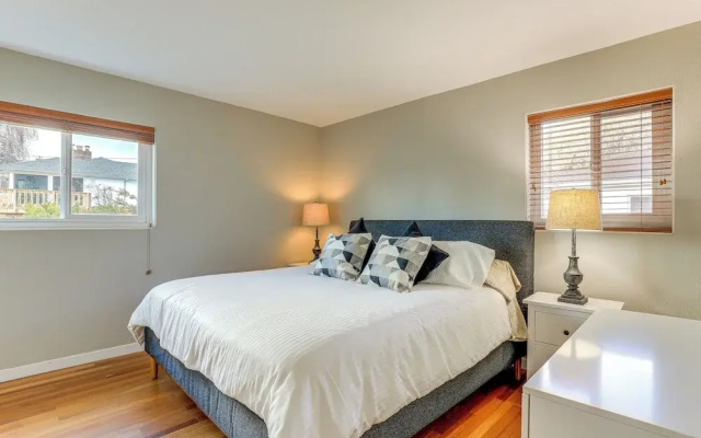 Outdoor Adventurer's Oasis in White Salmon